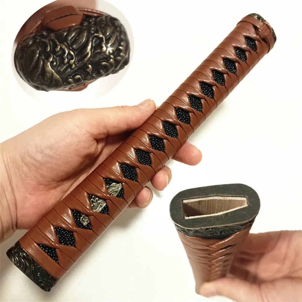 26 см ручка Tsuka кожаный сплав Ito Fuchi Kashira фитинги для японского меча самурая катана рукоять аксессуары «сделай сам»
26 см ручка Tsuka кожаный сплав Ito Fuchi Kashira фитинги для японского меча самурая катана рукоять аксессуары «сделай сам»