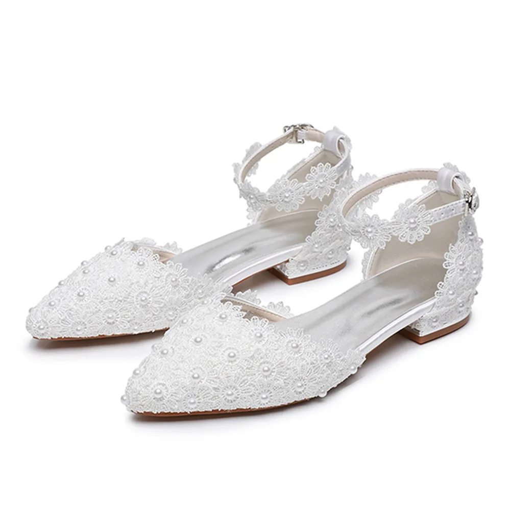 Весенне-летние новые свадебные туфли с острым носком, полые белые жемчужные кружевные цветочные туфли на квадратном каблуке, банкетные женские сандалии большого размера на плоской подошве
Весенне-летние новые свадебные туфли с острым носком, полые белые жемчужные кружевные цветочные туфли на квадратном каблуке, банкетные женские сандалии большого размера на плоской подошве