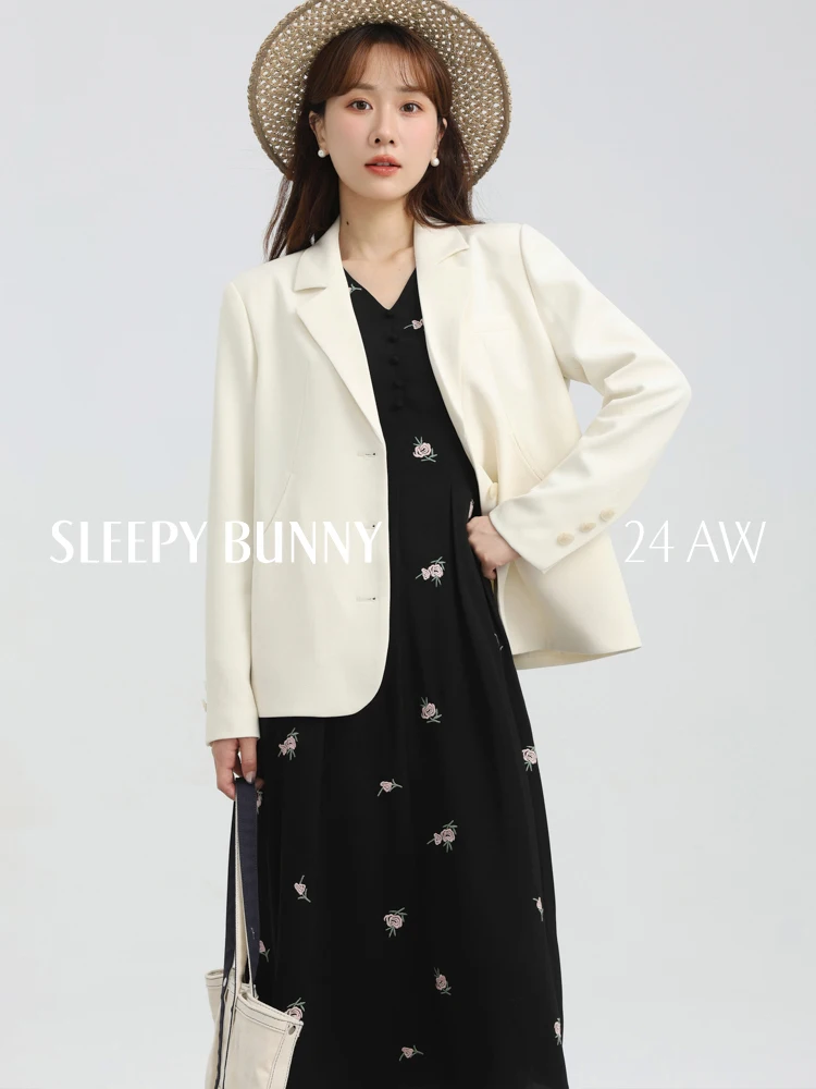 Oversized Blazer Jacket Women Fall Korean Style Casual Loose Fit Suit Coat Elegant Minimalist Outerwear Office or Daily Layering
Oversized Blazer Jacket Women Fall Korean Style Casual Loose Fit Suit Coat Elegant Minimalist Outerwear Office or Daily Layering