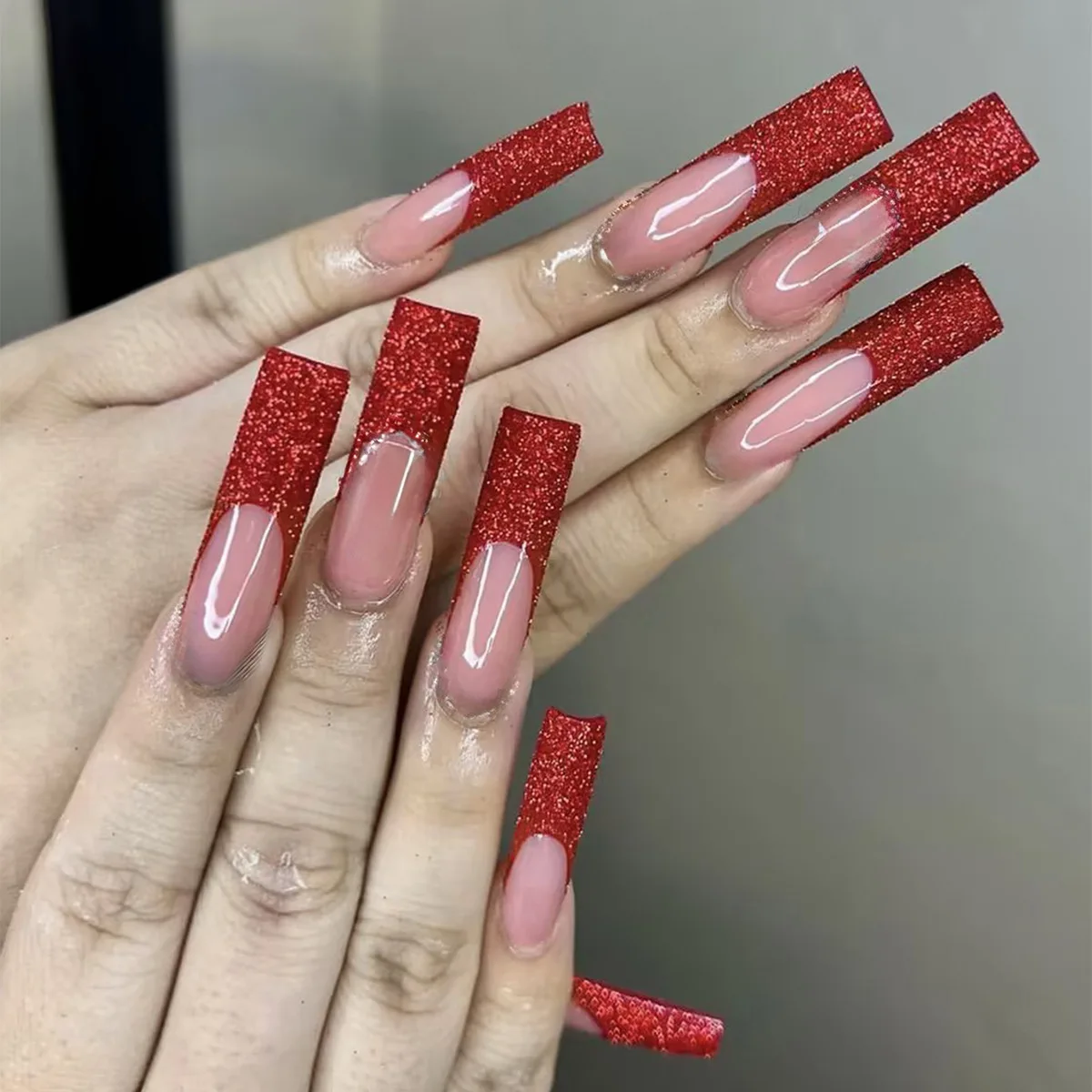 24 cross-border hot-selling French edge glitter long nail nail blades, finished nails, wear-on nail manufacturer finished products, wholesale
24 cross-border hot-selling French edge glitter long nail nail blades, finished nails, wear-on nail manufacturer finished products, wholesale