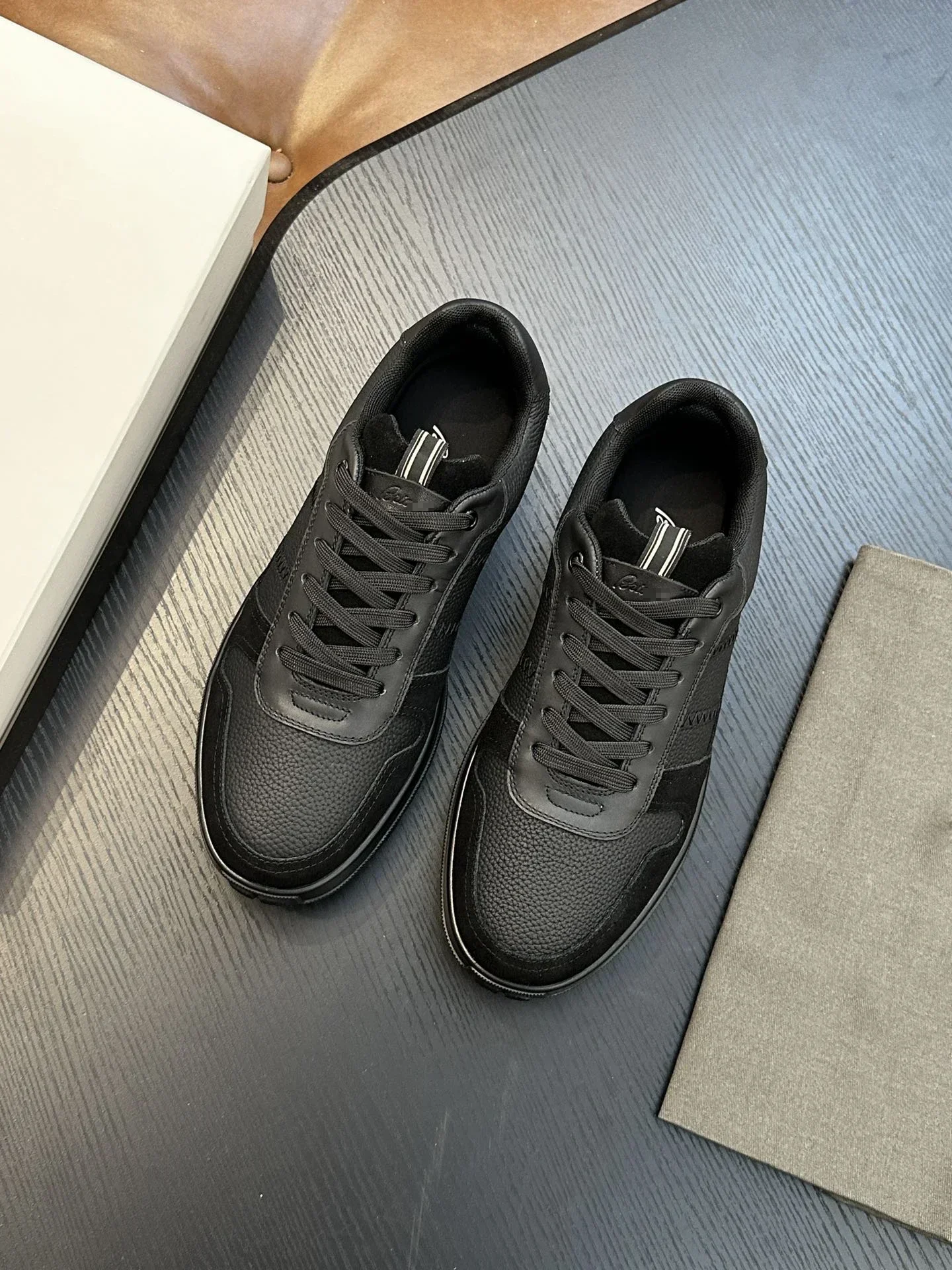 OECHSLI Shoes cowhide 2025 new casual sports outdoors business quality Breathable Men‘s European big size 38-46
OECHSLI Shoes cowhide 2025 new casual sports outdoors business quality Breathable Men‘s European big size 38-46