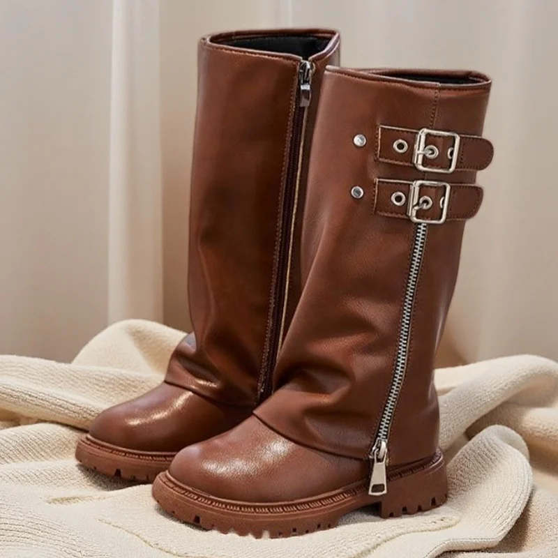 Girls Brown Knee High Boots 2026 Fall Winter Chunky Heel Riding Boots with Buckle Strap Retro Folded Top Fashion Boots Students
Girls Brown Knee High Boots 2026 Fall Winter Chunky Heel Riding Boots with Buckle Strap Retro Folded Top Fashion Boots Students