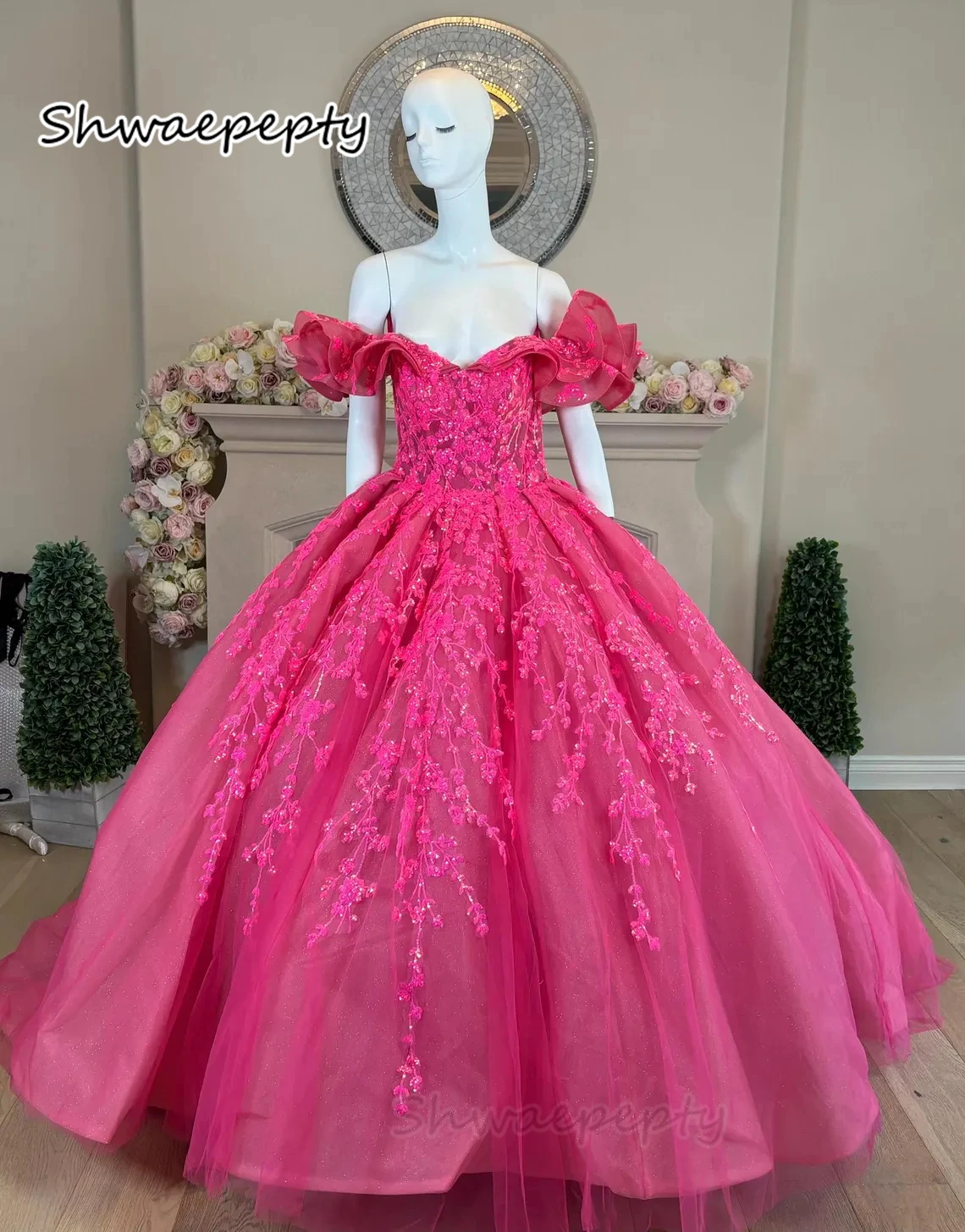 Fuchsia Quinceanera Dresses Off Shoulder Lace Appliques Princess Prom Dress Ruffles Lace-Up Customized Sweet 15 Dress
Fuchsia Quinceanera Dresses Off Shoulder Lace Appliques Princess Prom Dress Ruffles Lace-Up Customized Sweet 15 Dress