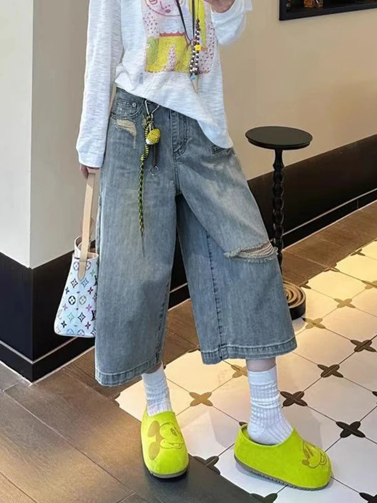 Ripped High Waist Wide Leg Seven-Foot Denim Jeans Women's Summer New Style Worn-look Loose Straight Casual Trousers
Ripped High Waist Wide Leg Seven-Foot Denim Jeans Women's Summer New Style Worn-look Loose Straight Casual Trousers