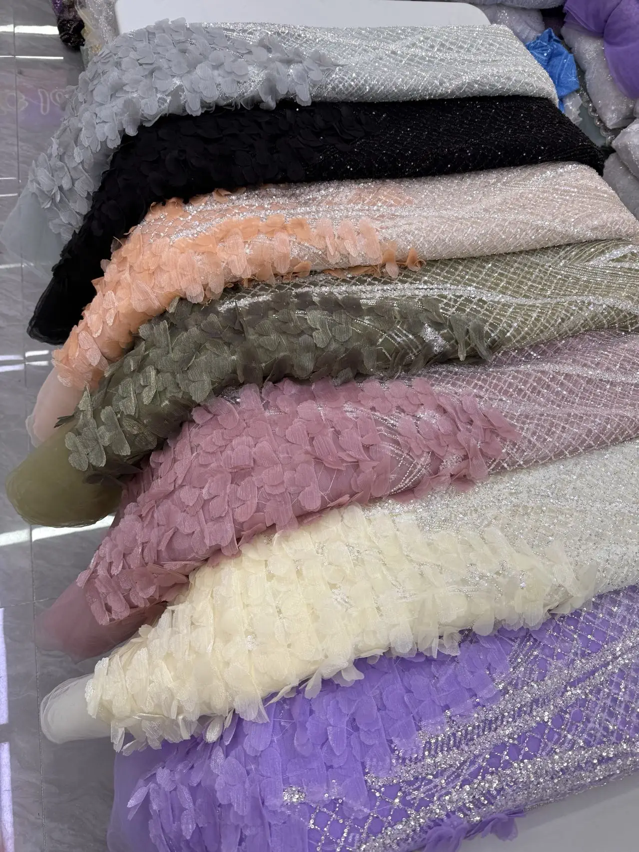 African 3D Lace Fabric 2025 High Quality French 3D Flower Sequins Embroidery Groom Tulle Lace Fabric Nigerian For Party Dresses
African 3D Lace Fabric 2025 High Quality French 3D Flower Sequins Embroidery Groom Tulle Lace Fabric Nigerian For Party Dresses