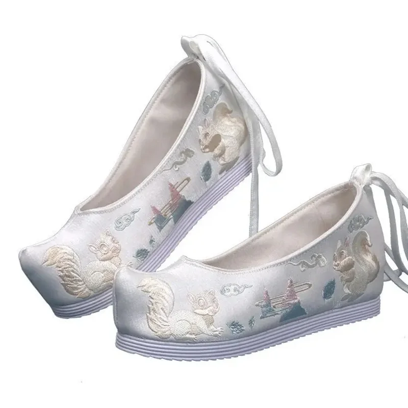 Chinese Style Hanfu Women's Shoes Ancient Style Embroidered Shoes Casual Women's Boots Elegant Shoes Height 4cm
Chinese Style Hanfu Women's Shoes Ancient Style Embroidered Shoes Casual Women's Boots Elegant Shoes Height 4cm