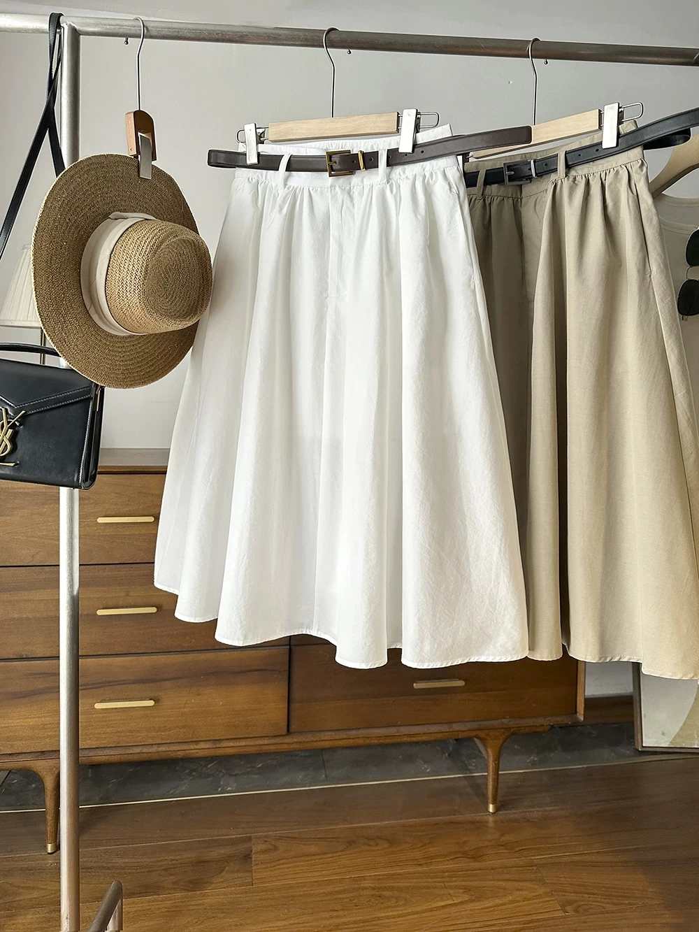 Slimming High Waist A-Line Skirt for Women Commute Ready Lightweight New Summer Long Skirt with Belt Elegant Girl's Fashion
Slimming High Waist A-Line Skirt for Women Commute Ready Lightweight New Summer Long Skirt with Belt Elegant Girl's Fashion