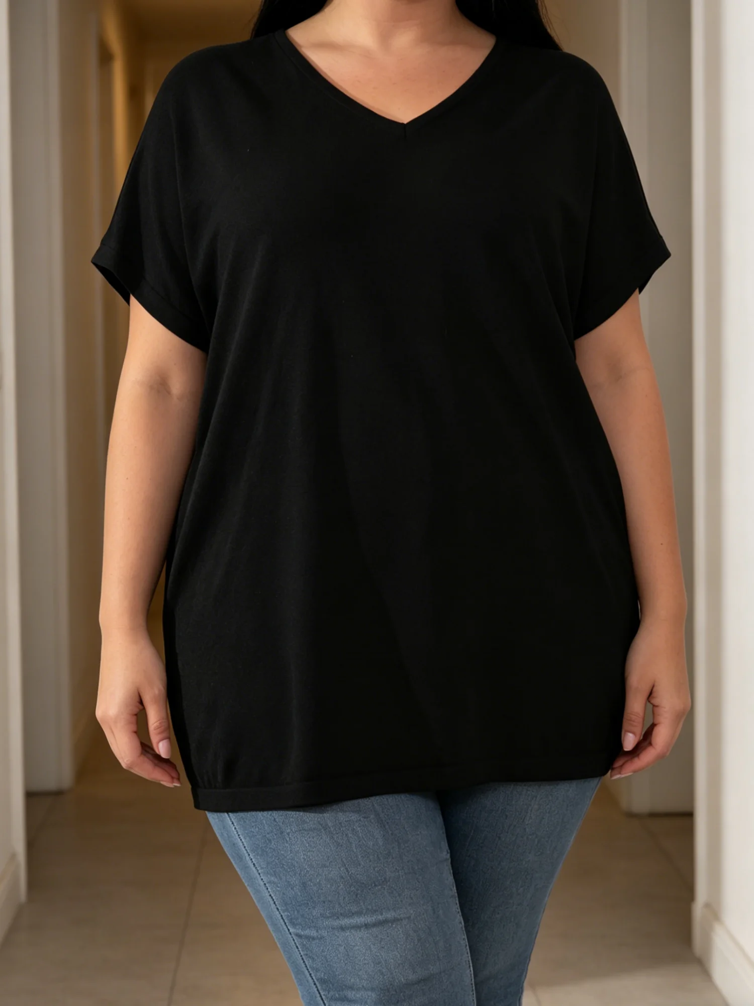 Women's plus size knitted short sleeved shirt, spring and summer fashionable casual V-neck women's T-shirt
Women's plus size knitted short sleeved shirt, spring and summer fashionable casual V-neck women's T-shirt