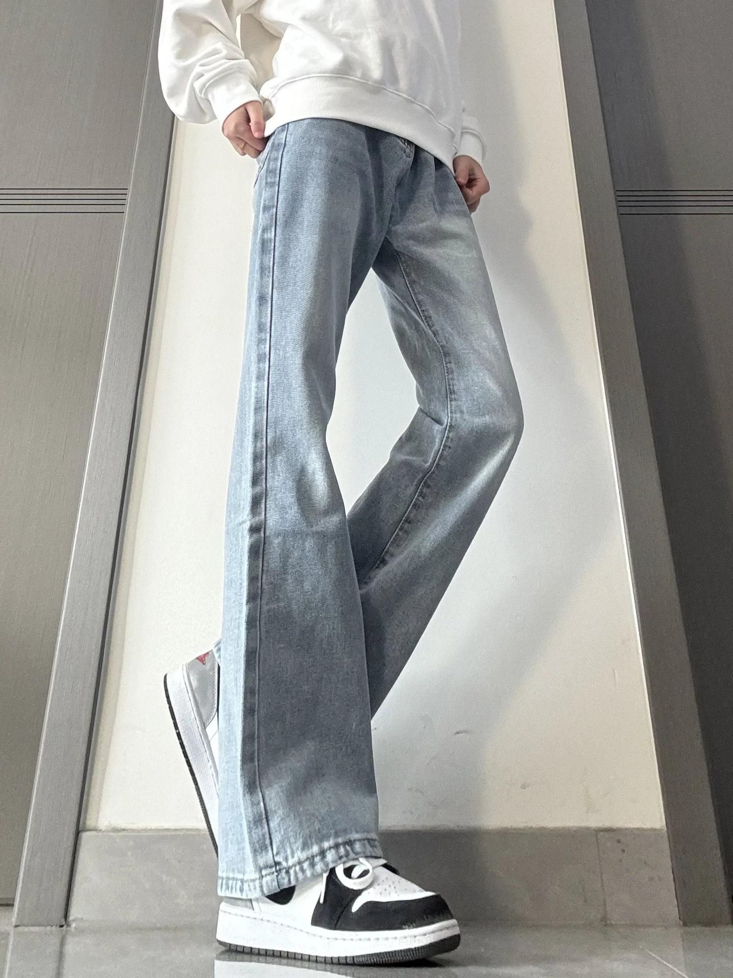 Slim Fit Straight Leg Jeans Men's Light Blue Bell Bottoms High Street CleanFit American Style Spring Summer Wear Resistant
Slim Fit Straight Leg Jeans Men's Light Blue Bell Bottoms High Street CleanFit American Style Spring Summer Wear Resistant
