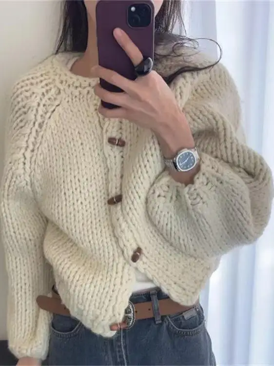 Свободный вязаный кардиган на одной пуговице для женщин, осенне-зимняя модная верхняя одежда
Свободный вязаный кардиган на одной пуговице для женщин, осенне-зимняя модная верхняя одежда