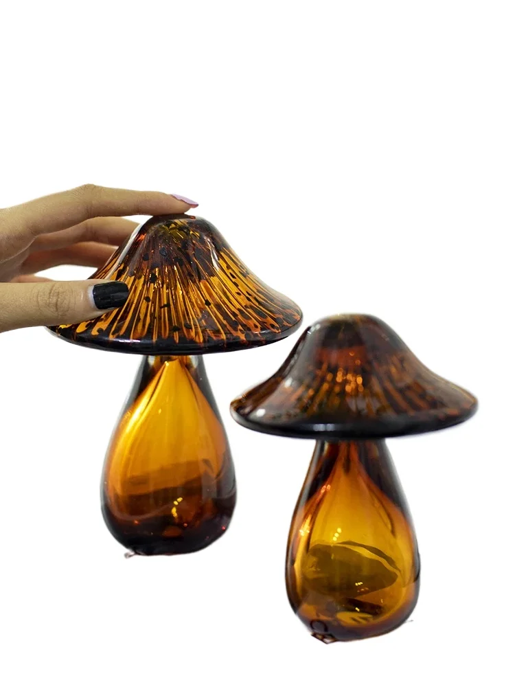 Simple Modern Glass Art Mushroom Ornaments High-Grade Creative Wine Cabinet Bookcase Living Room Desktop Decoration Accessories
Simple Modern Glass Art Mushroom Ornaments High-Grade Creative Wine Cabinet Bookcase Living Room Desktop Decoration Accessories