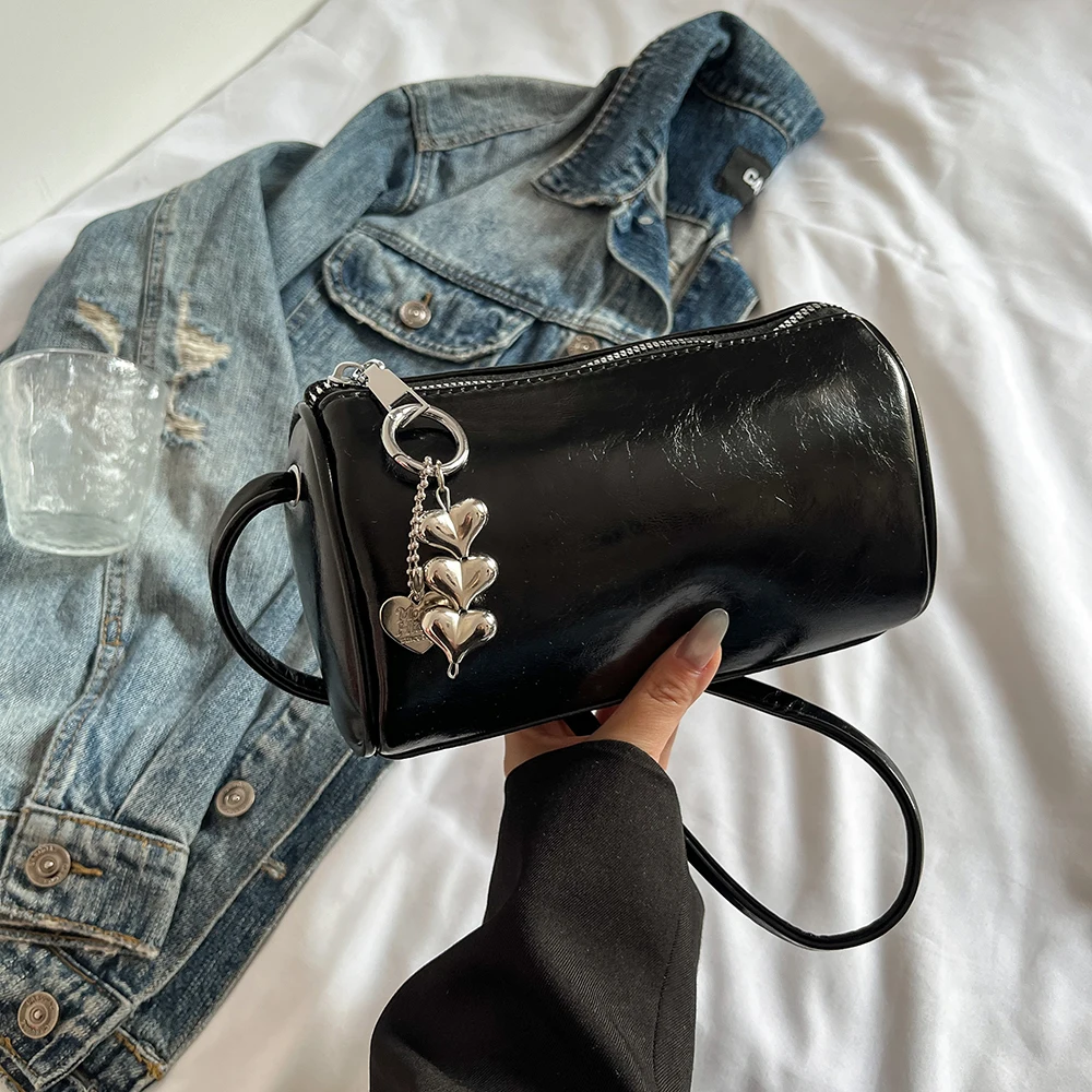 Сумка через плечо из искусственной кожи в форме цилиндра, роскошная однотонная глянцевая сумка, простая стильная сумка на ремне для весны и лета, женское использование
Сумка через плечо из искусственной кожи в форме цилиндра, роскошная однотонная глянцевая сумка, простая стильная сумка на ремне для весны и лета, женское использование