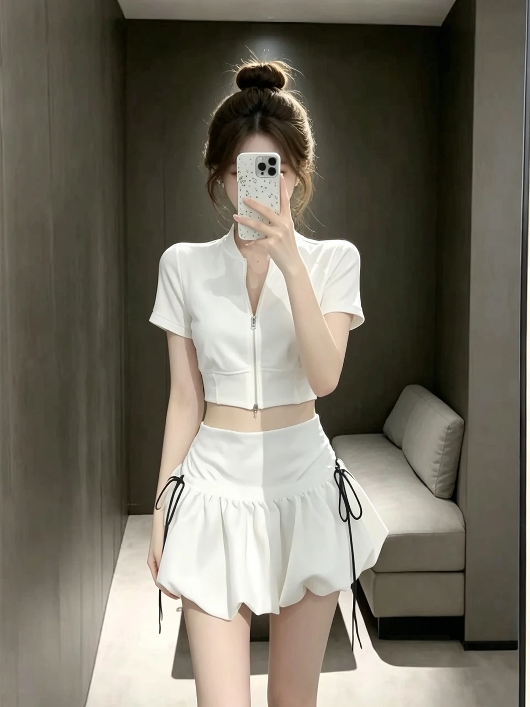 Casual Sportswear Set Women's Summer High Waist Flower Bud Short Skirt White Top Zipper Closure Short Length Fashion Set
Casual Sportswear Set Women's Summer High Waist Flower Bud Short Skirt White Top Zipper Closure Short Length Fashion Set