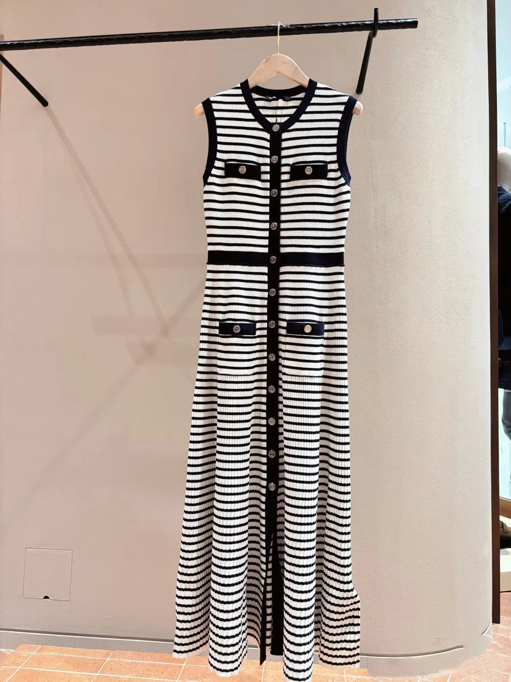 High-End Knitted Long Sleeveless round Neck Slim Fit Striped Dress Fashionable Euro Style Casual High Waist Printed Dress
High-End Knitted Long Sleeveless round Neck Slim Fit Striped Dress Fashionable Euro Style Casual High Waist Printed Dress