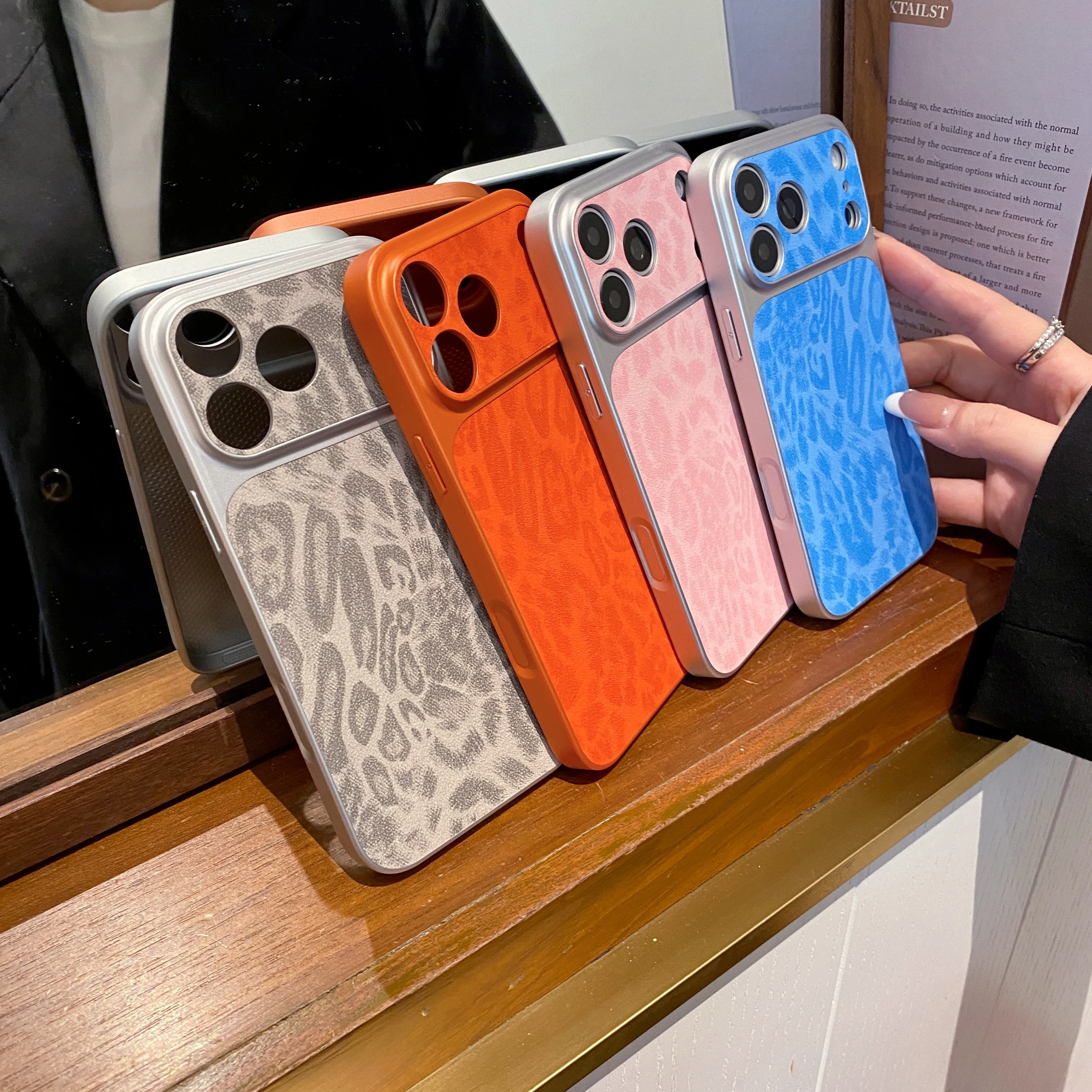 Matte Plating Shockproof Cover for iPhone 17 16 15 Pro Max Plus Leopard Print Pattern Faux Leather Phone Case
Matte Plating Shockproof Cover for iPhone 17 16 15 Pro Max Plus Leopard Print Pattern Faux Leather Phone Case