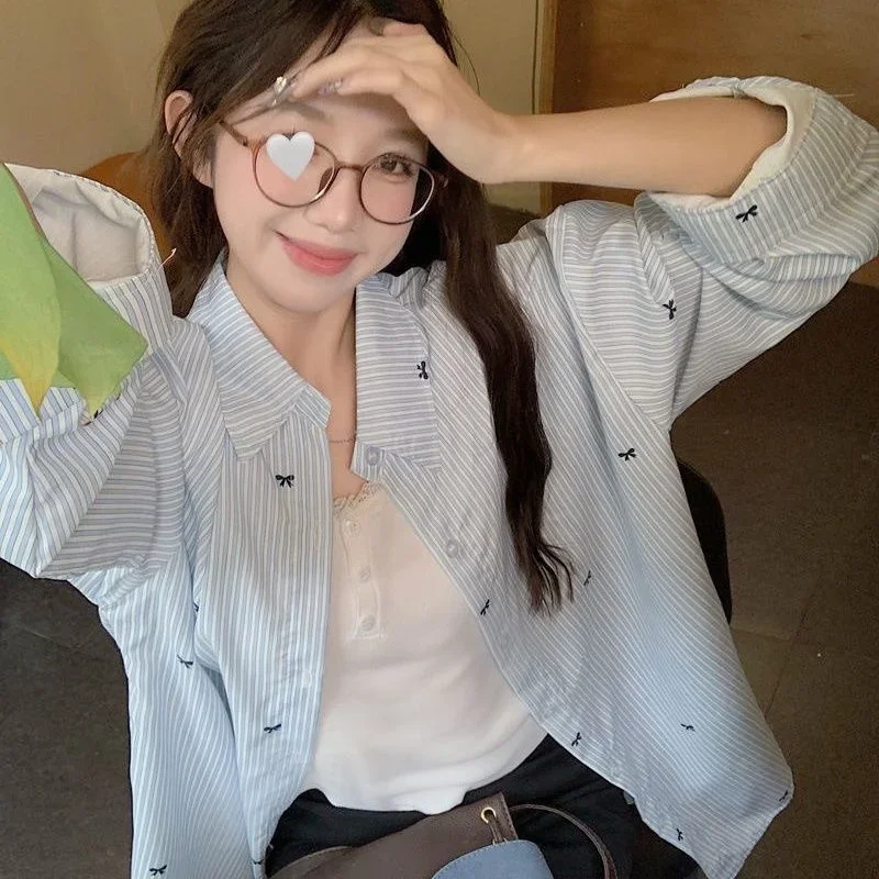 Blue Striped Bow Print Long-sleeved Shirt Women's Spring and Autumn Design Sense Niche Loose Shirt Versatile Top Trendy
Blue Striped Bow Print Long-sleeved Shirt Women's Spring and Autumn Design Sense Niche Loose Shirt Versatile Top Trendy