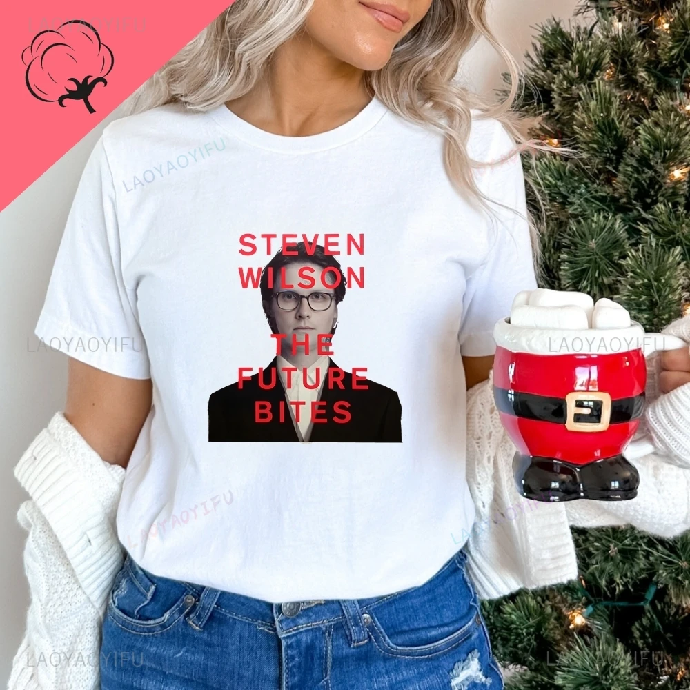 Vintage British Singer Steven Wilson's Trendy Short-sleeved Shirt Suitable for Both Men and Women, Made of Cotton Fabric.
Vintage British Singer Steven Wilson's Trendy Short-sleeved Shirt Suitable for Both Men and Women, Made of Cotton Fabric.
