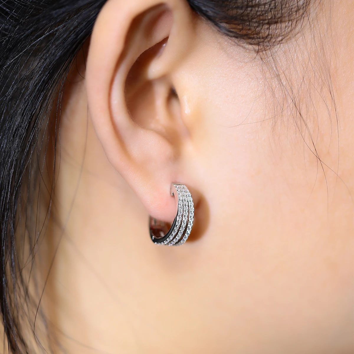 3 Row Half Hoop Earrings for Women Sterling Silver 925 Moissanite Stud Minimalist Elegant Dainty Gift for Her Wedding Jewelry
3 Row Half Hoop Earrings for Women Sterling Silver 925 Moissanite Stud Minimalist Elegant Dainty Gift for Her Wedding Jewelry