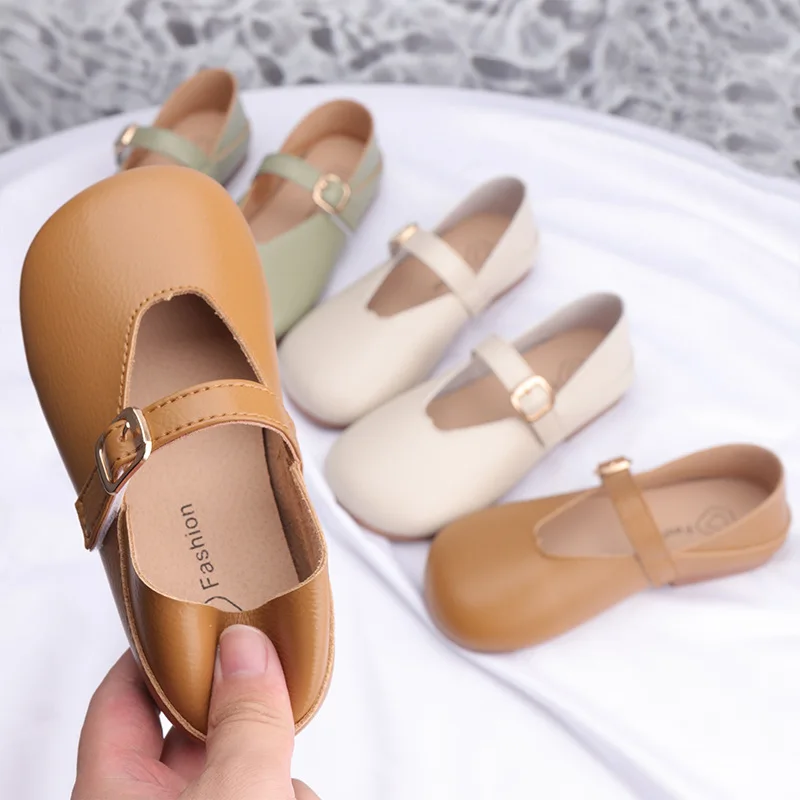 Модная кожаная обувь для девочек, простая лоскутная детская универсальная однотонная детская модная повседневная обувь на плоской подошве с мягкой подошвой и круглым носком
Модная кожаная обувь для девочек, простая лоскутная детская универсальная однотонная детская модная повседневная обувь на плоской подошве с мягкой подошвой и круглым носком
