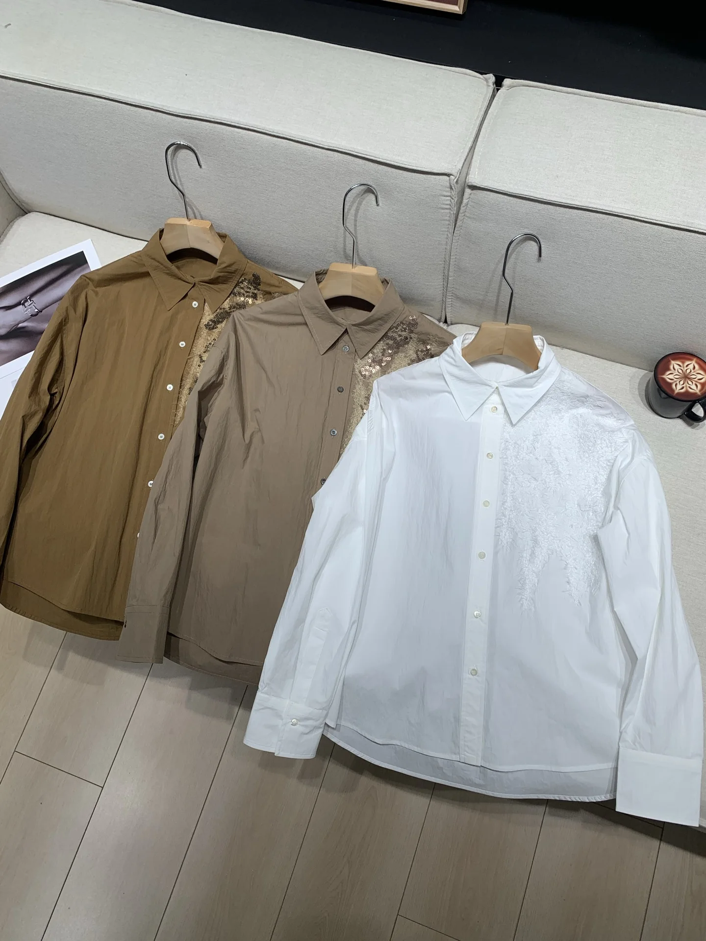 Women Cotton Blend Blouse Tops Spring/Summer Sequined Embroidery Turn-down Collar Long Sleeve Single Breasted Fashion Shirt
Women Cotton Blend Blouse Tops Spring/Summer Sequined Embroidery Turn-down Collar Long Sleeve Single Breasted Fashion Shirt