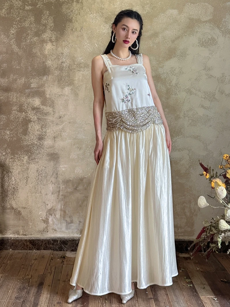 Retro Versatile Loose Casual Embroidered Sequin Summer White Acetate Small Vest Strap Top New Women's Faion Summer 2024
Retro Versatile Loose Casual Embroidered Sequin Summer White Acetate Small Vest Strap Top New Women's Faion Summer 2024