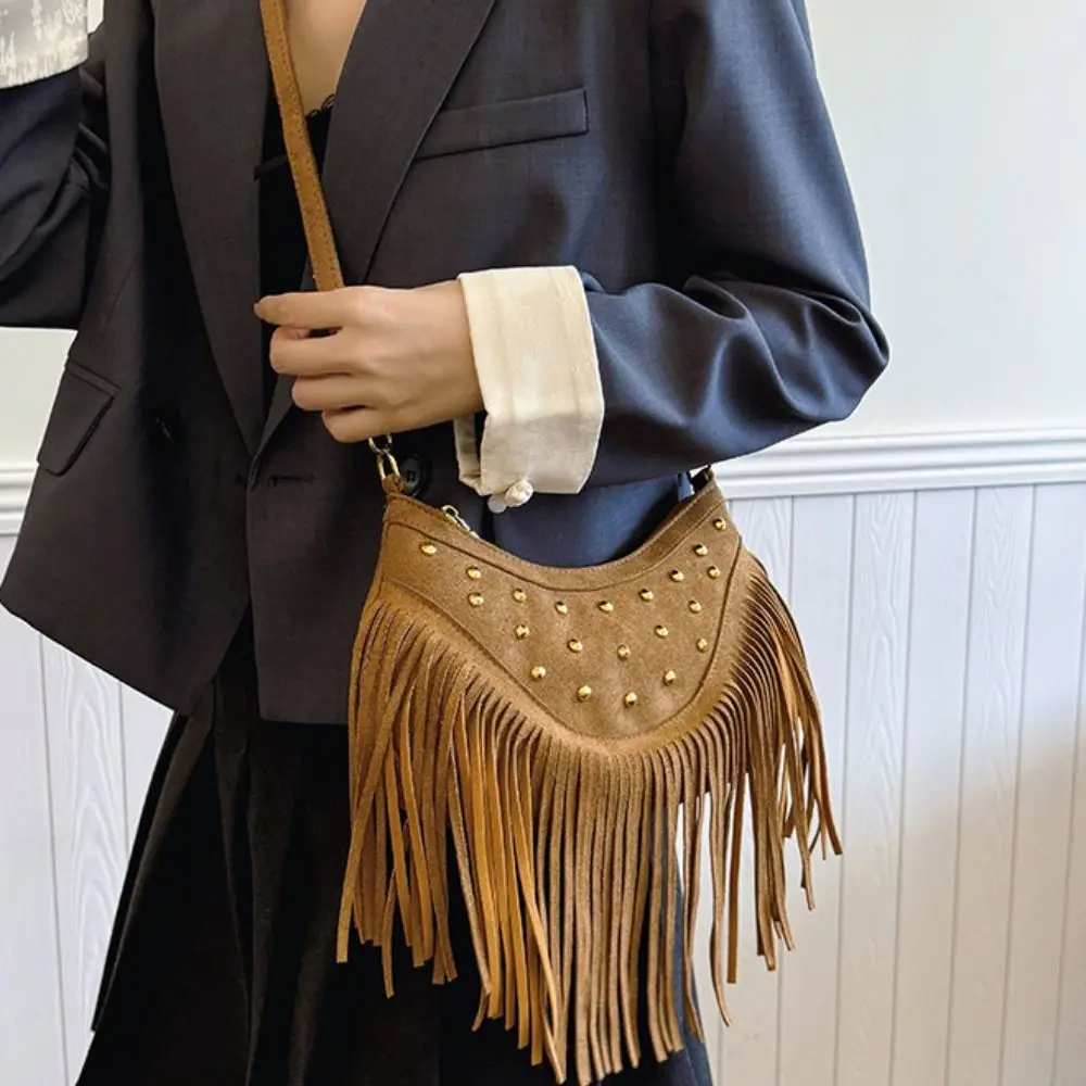 Sweet Korean Style Tassel Shoulder Bag Rivet PU Leather Suede Crossbody Bag Large Capacity Vintage Ethnic Style Handbag Travel
Sweet Korean Style Tassel Shoulder Bag Rivet PU Leather Suede Crossbody Bag Large Capacity Vintage Ethnic Style Handbag Travel