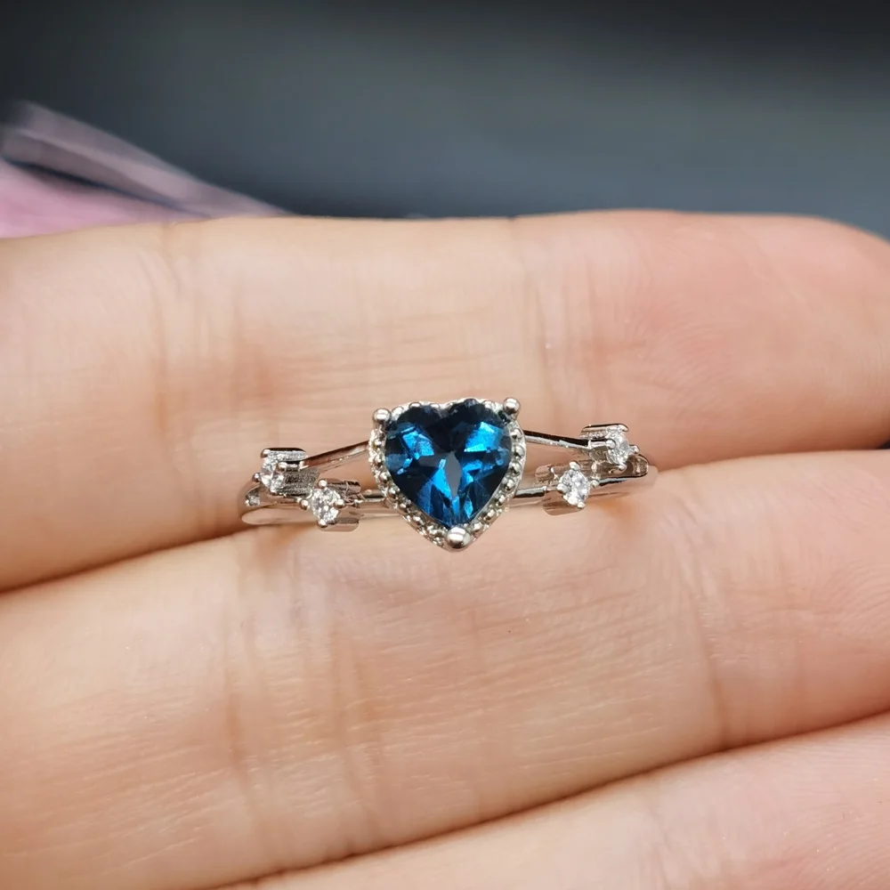 London Blue Topaz Ring 6mm*6mm 0.8ct VVS Grade Topaz Jewelry with 18K Gold Plating 925 Silver Heart Gemstone Ring for Daily Wear
London Blue Topaz Ring 6mm*6mm 0.8ct VVS Grade Topaz Jewelry with 18K Gold Plating 925 Silver Heart Gemstone Ring for Daily Wear