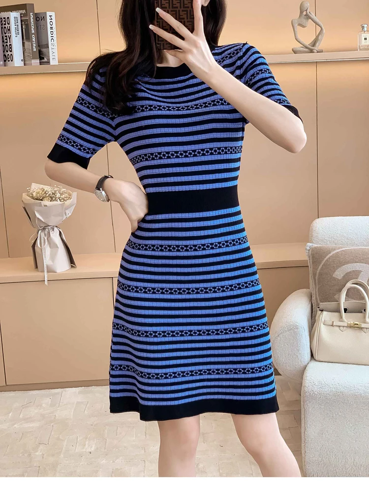 Summer New French Elegant Slimming Stripe Knitted Party Dress 2025 Lady Fashion O-Neck Short Sleeve Casual A-Line Mini Dress
Summer New French Elegant Slimming Stripe Knitted Party Dress 2025 Lady Fashion O-Neck Short Sleeve Casual A-Line Mini Dress