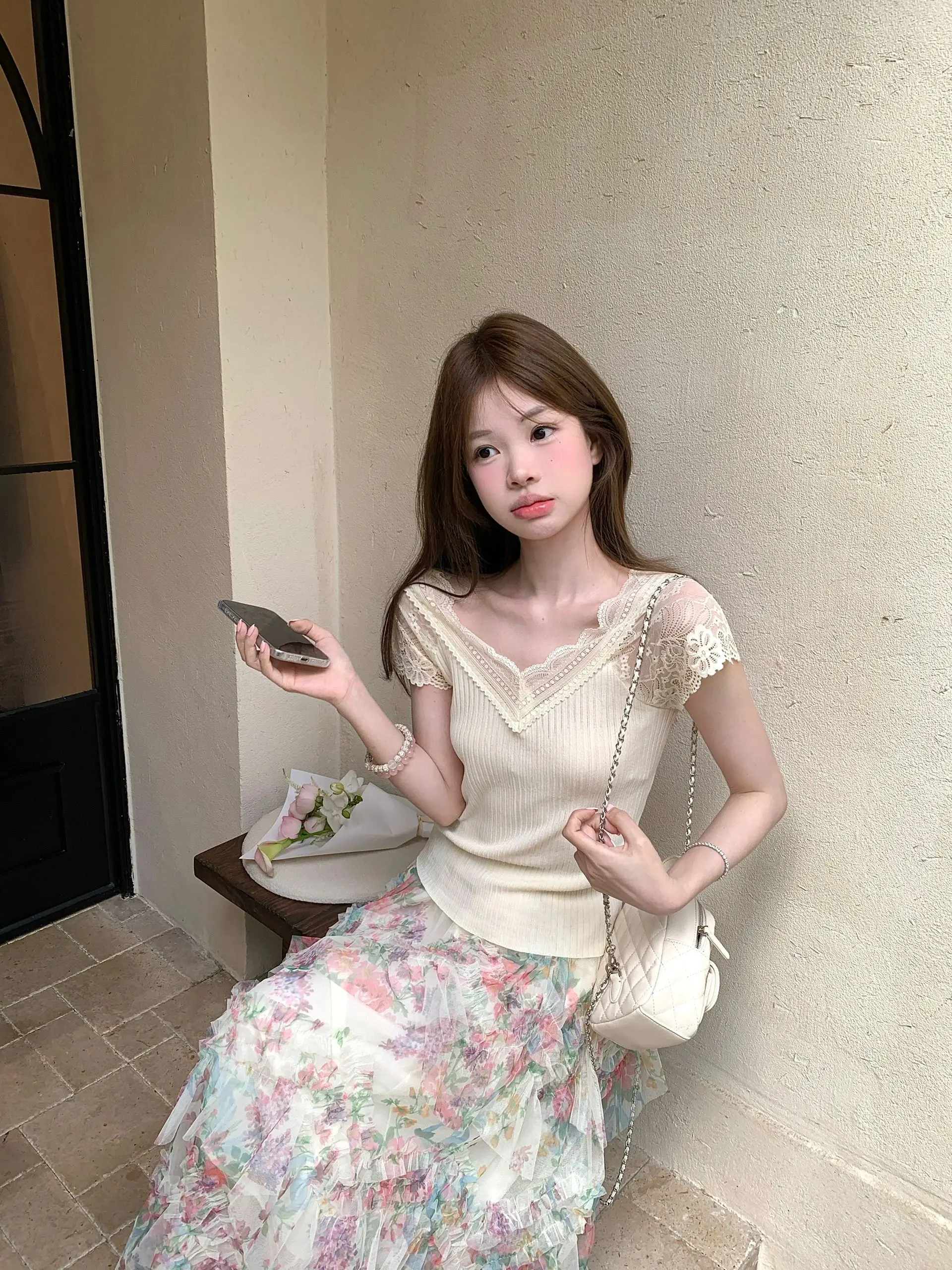 Stunning Lace Splice V-Neck T-Shirt And Half Skirt Set Women's Fashion Polyester Short Sleeve Summer Outfit Two-Piece Set
Stunning Lace Splice V-Neck T-Shirt And Half Skirt Set Women's Fashion Polyester Short Sleeve Summer Outfit Two-Piece Set