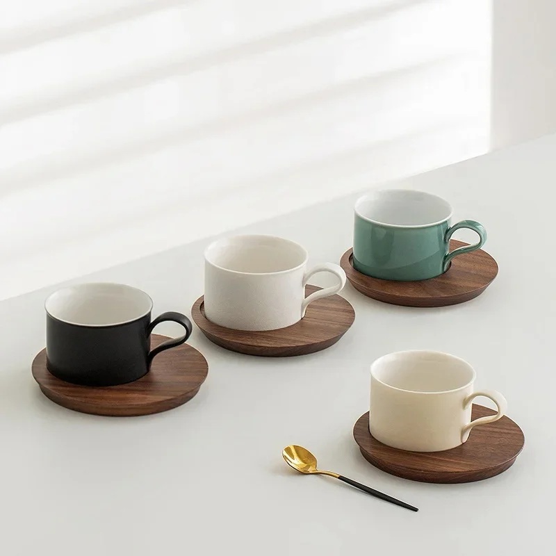 Фарфоровая кофейная чашка, набор ложек с блюдцем, набор чайных чашек, европейская фарфоровая кружка и блюдце для кофейных чашек, модные практичные кружки
Фарфоровая кофейная чашка, набор ложек с блюдцем, набор чайных чашек, европейская фарфоровая кружка и блюдце для кофейных чашек, модные практичные кружки