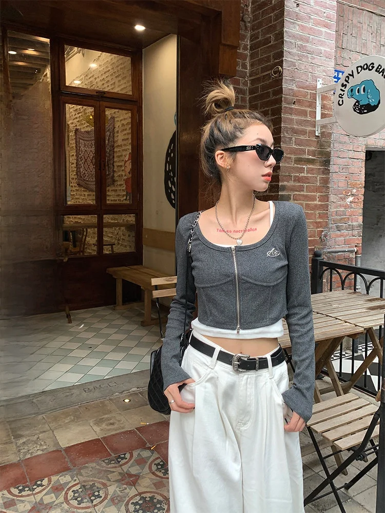 Женский модный комплект из двух предметов: облегающая футболка с длинным рукавом на двойной молнии и топ с эффектом утяжки талии
Женский модный комплект из двух предметов: облегающая футболка с длинным рукавом на двойной молнии и топ с эффектом утяжки талии