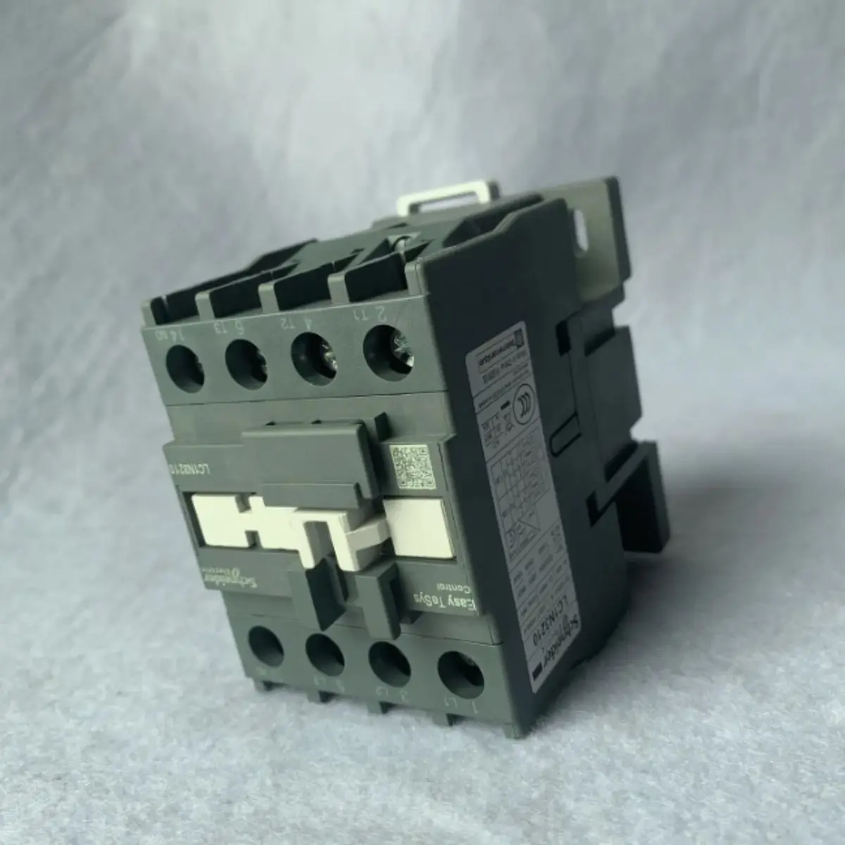 Контактор LC1N3210M5N 3P (1НО) - AC-3 - 440В 32А - 220В 50Гц
Контактор LC1N3210M5N 3P (1НО) - AC-3 - 440В 32А - 220В 50Гц