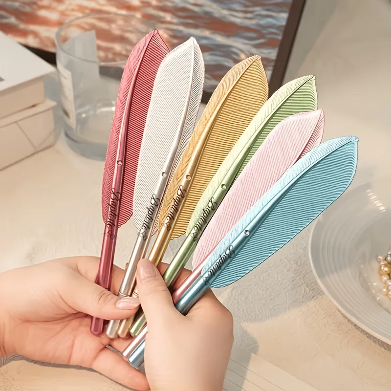 Pack of 5, Random Colors, Multi-Color Vintage Feather-Shaped Gel Pens, 0.5mm Black Ink, Wear-Resistant Nib, Non-Bleeding Ink, Suitable for Journaling, Vintage Font Decoration, Artistic Note-Taking, Writing Inspiration Recording, and Fan Personalized Signa
Pack of 5, Random Colors, Multi-Color Vintage Feather-Shaped Gel Pens, 0.5mm Black Ink, Wear-Resistant Nib, Non-Bleeding Ink, Suitable for Journaling, Vintage Font Decoration, Artistic Note-Taking, Writing Inspiration Recording, and Fan Personalized Signa
