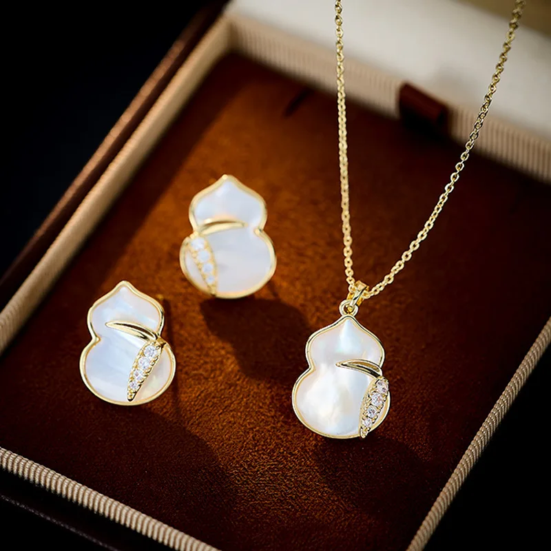 New Chinese Style Natural Mother-of-Pearl Gourd Necklace Set Niche High-End Fashion Collarbone Chain Earrings for Women
New Chinese Style Natural Mother-of-Pearl Gourd Necklace Set Niche High-End Fashion Collarbone Chain Earrings for Women