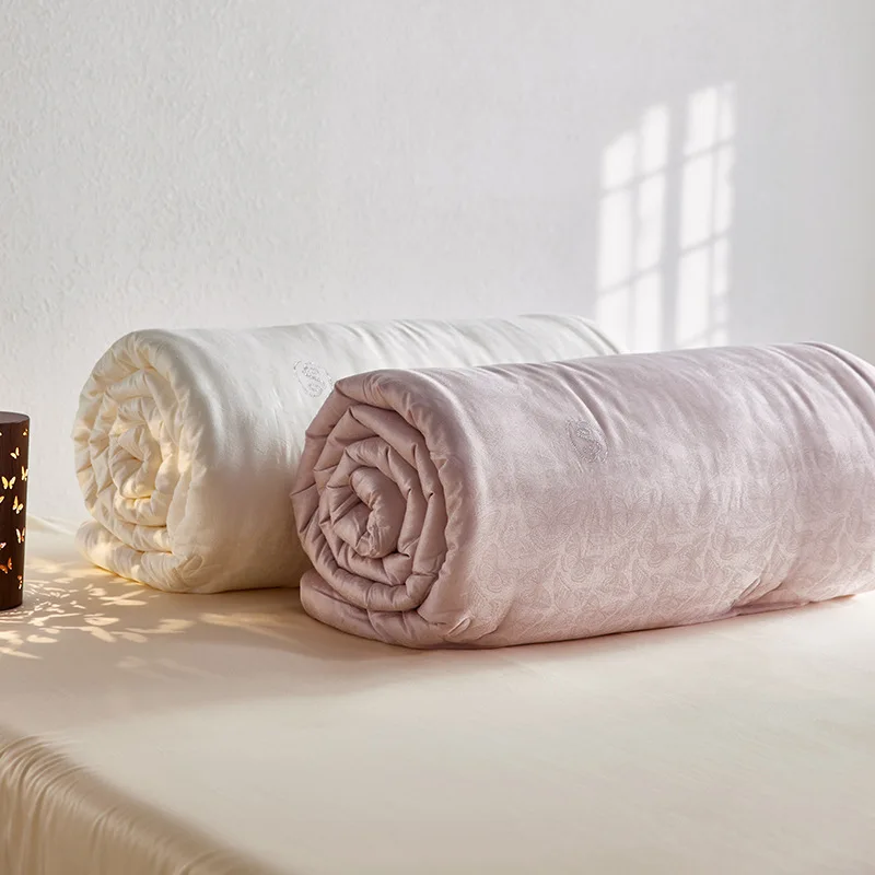 Customizable silk cotton jacquard soft waxy close-fitting spring and autumn thickened warm winter quilt
Customizable silk cotton jacquard soft waxy close-fitting spring and autumn thickened warm winter quilt