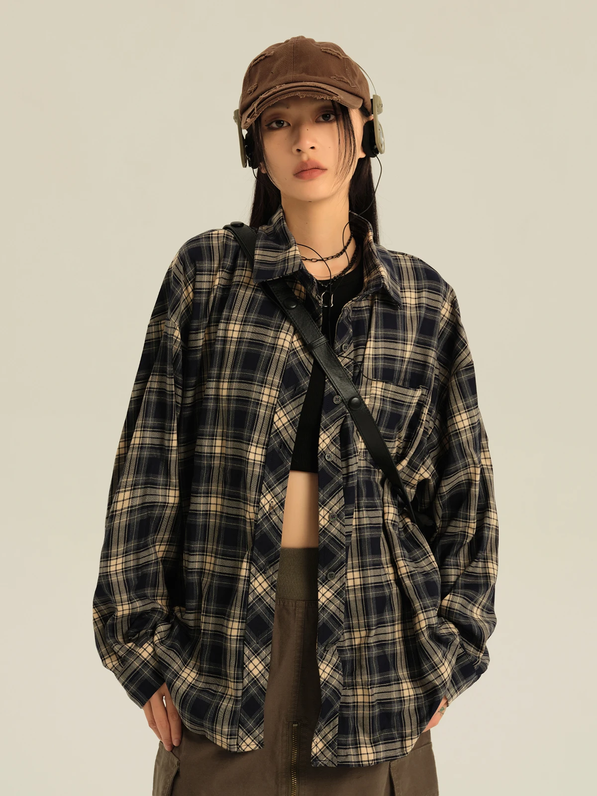Plaid shirt women's jacket long-sleeved single-breastedloose casual color matching American retro spring new outerweartop trendy
Plaid shirt women's jacket long-sleeved single-breastedloose casual color matching American retro spring new outerweartop trendy