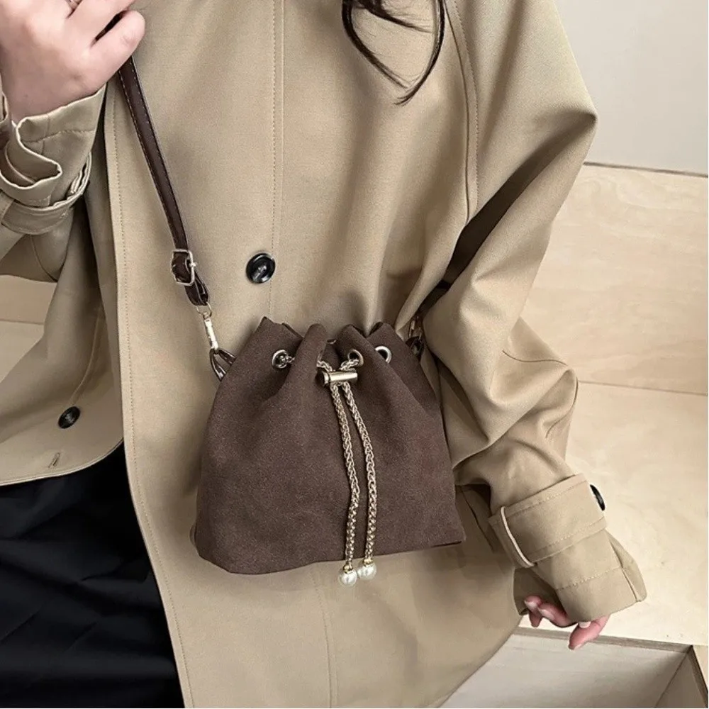 Fashion Large Capacity Crossbody Bags Adjustable Strap Faux Suede Women's Handbags Solid Color Drawstring Tote Bag Women
Fashion Large Capacity Crossbody Bags Adjustable Strap Faux Suede Women's Handbags Solid Color Drawstring Tote Bag Women