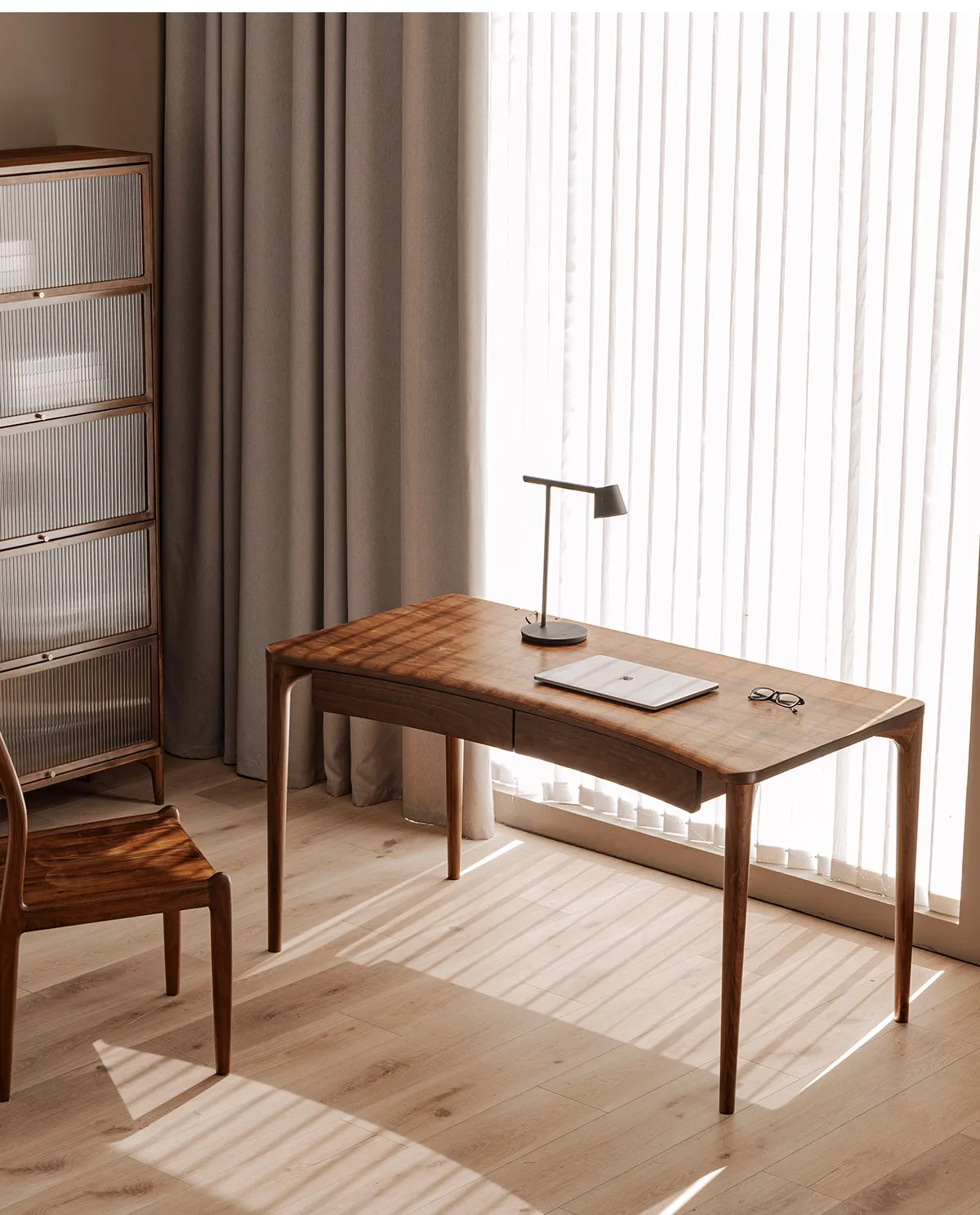 YFY black walnut solid wood desk light luxury curved home study modern simple office computer table good years furniture
YFY black walnut solid wood desk light luxury curved home study modern simple office computer table good years furniture