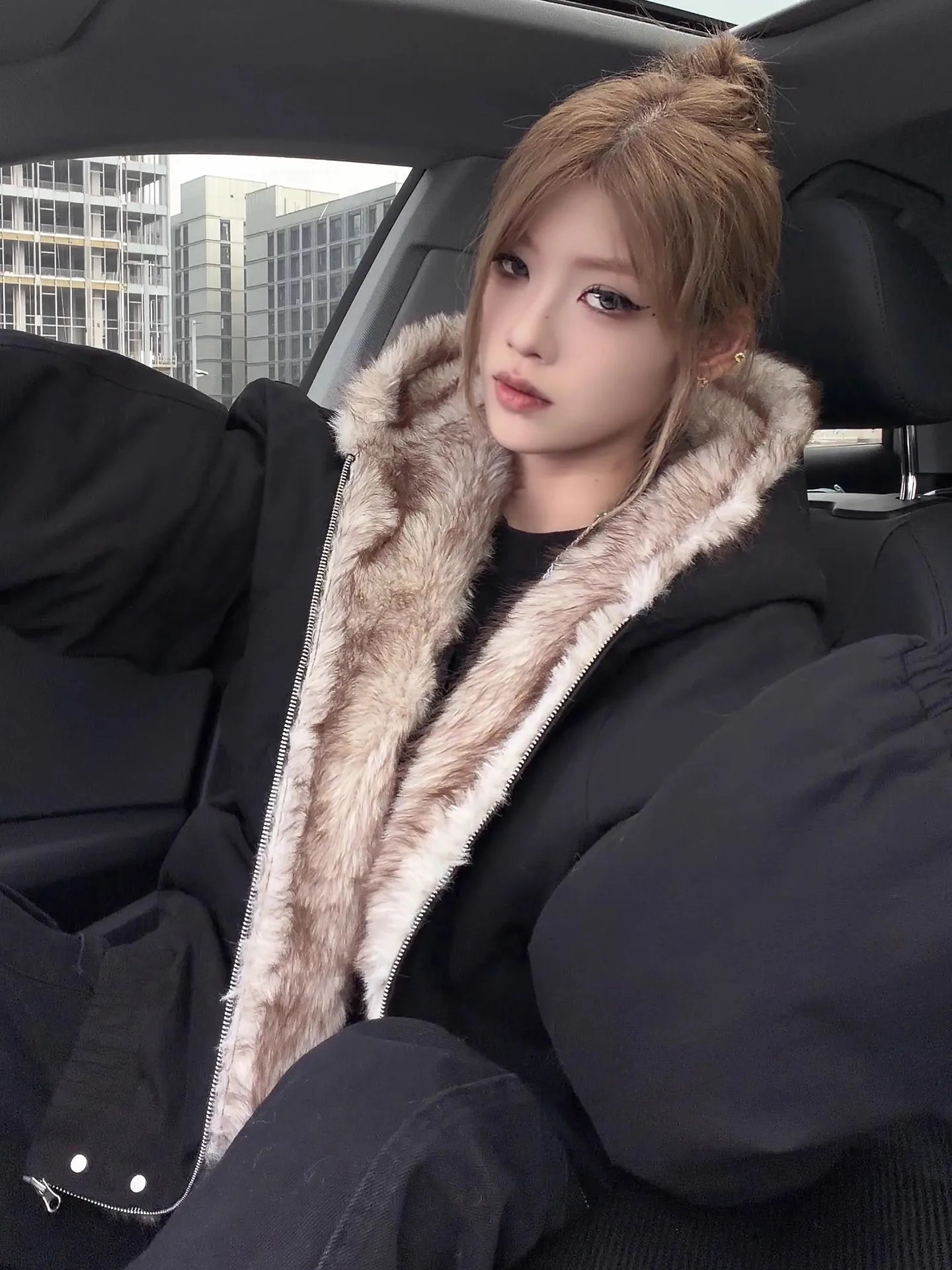 Утепленная хлопковая куртка Cleanfit с меховым воротником: модная, деконструированная, молодежная, для повседневной носки
Утепленная хлопковая куртка Cleanfit с меховым воротником: модная, деконструированная, молодежная, для повседневной носки