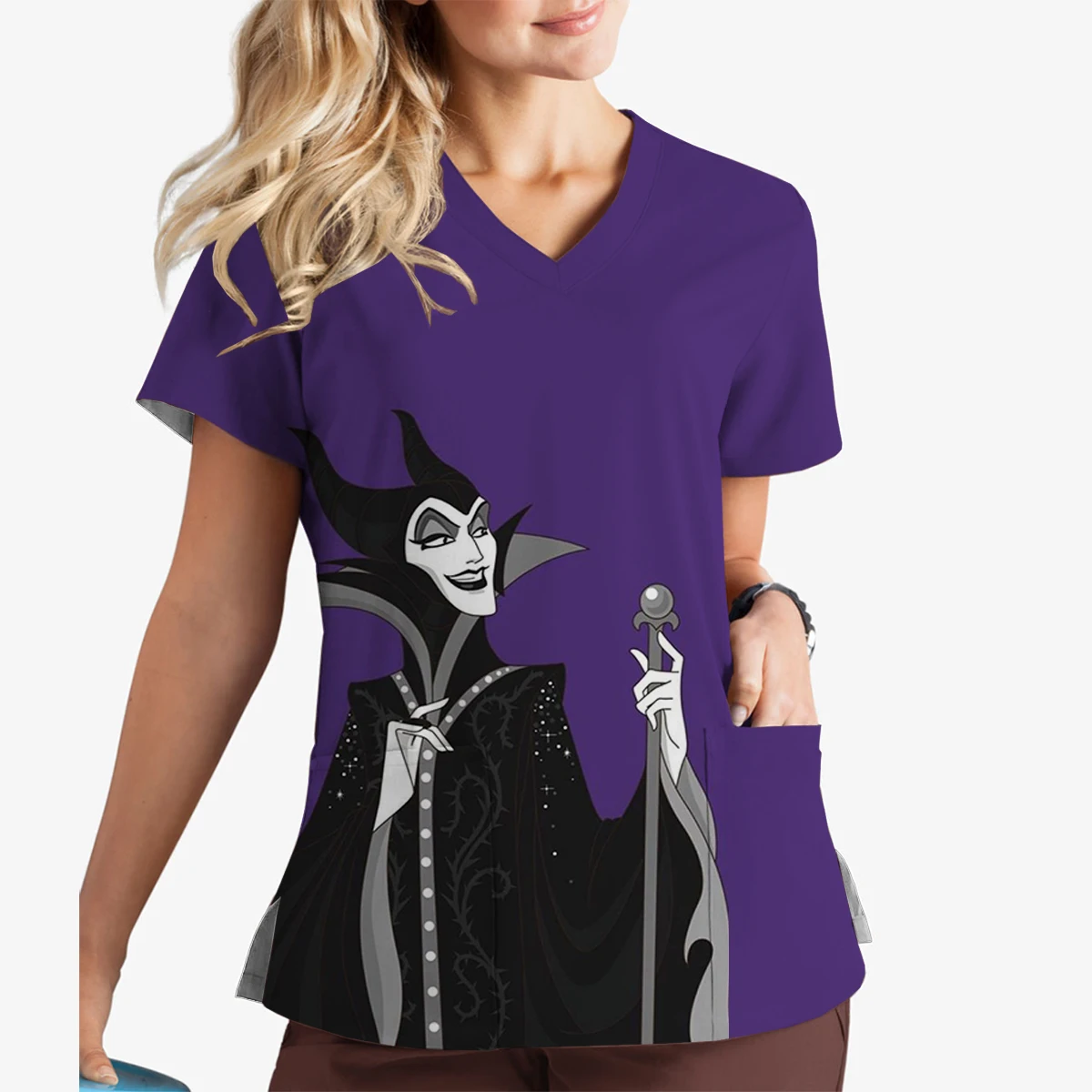 Топ с v-образным вырезом и принтом, женская рабочая форма, хирургический костюм для красоты, спа-медсестра, малефисента, медицинский костюм серии Disney
Топ с v-образным вырезом и принтом, женская рабочая форма, хирургический костюм для красоты, спа-медсестра, малефисента, медицинский костюм серии Disney