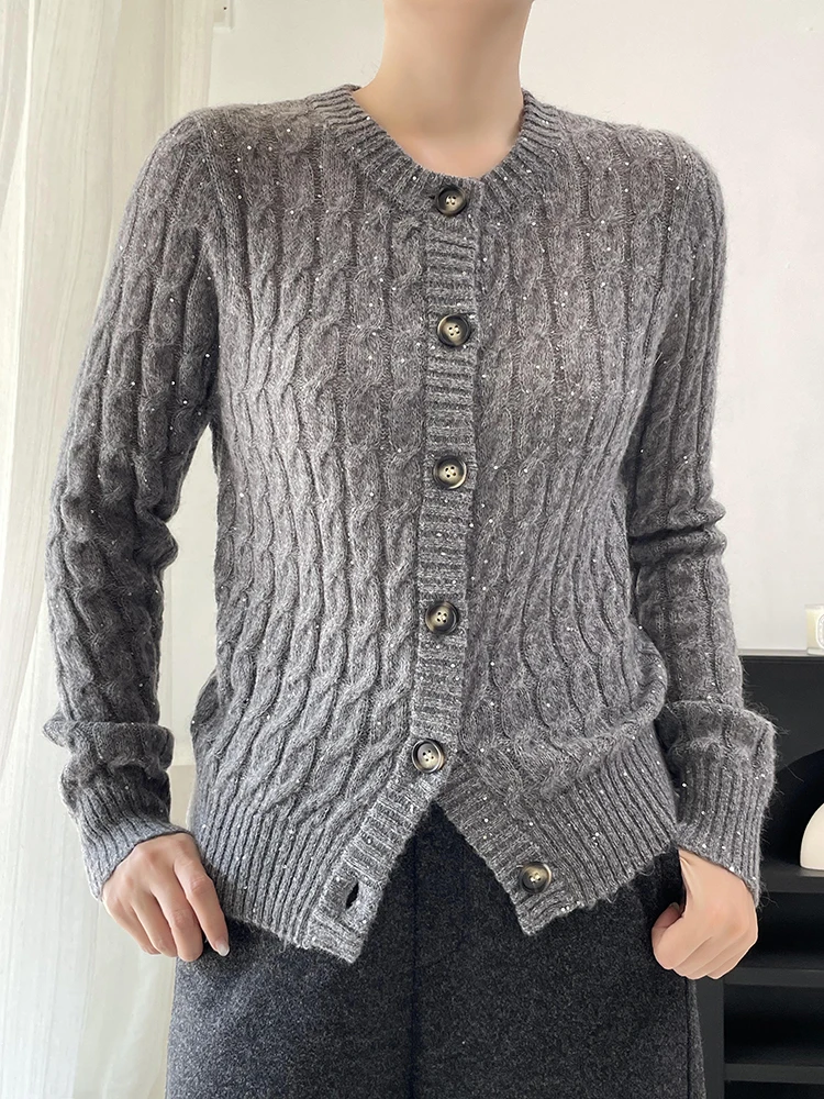 Винтажный вязаный шерстяной кардиган с блестящей пряжей, сложным узором «косы» и цветочным дизайном, теплый, для повседневной носки, женский свитер
Винтажный вязаный шерстяной кардиган с блестящей пряжей, сложным узором «косы» и цветочным дизайном, теплый, для повседневной носки, женский свитер