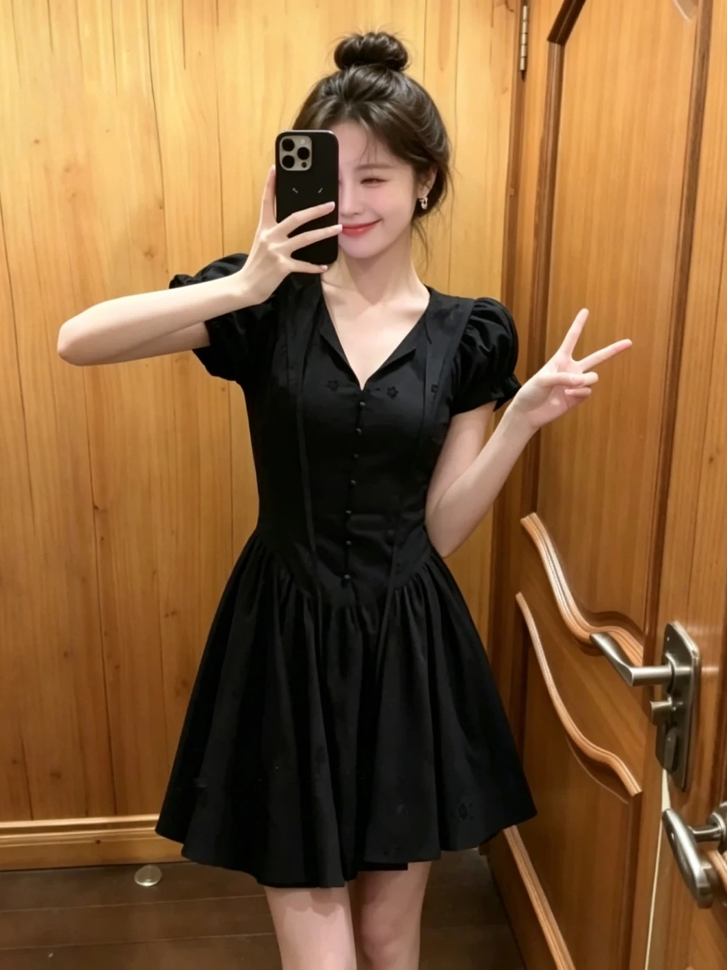 Pure Desire Luring V-neck Short Bubble Sleeve Black Dress Women Summer New Design Sensation Citywalk A-line Dress
Pure Desire Luring V-neck Short Bubble Sleeve Black Dress Women Summer New Design Sensation Citywalk A-line Dress