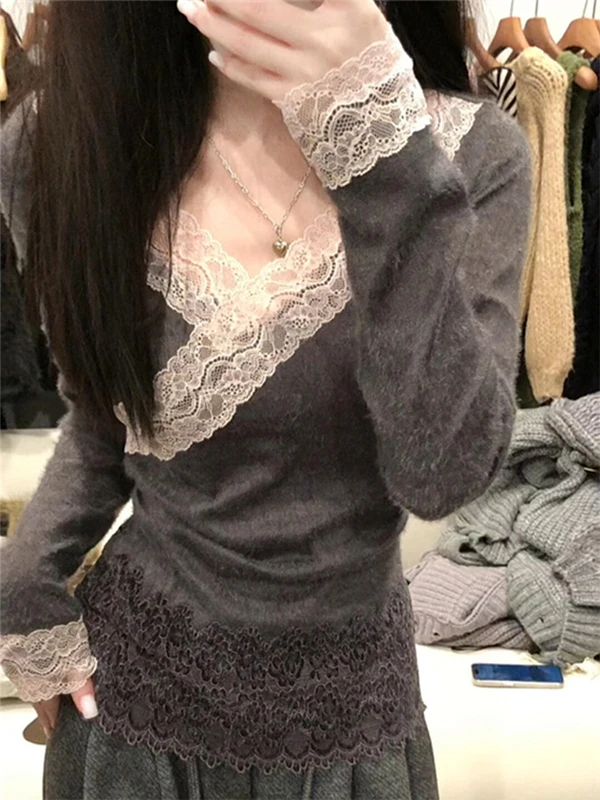 Женская модная базовая блузка Ele V-ne Lace Base с меховым воротником, премиум-класса, для повседневной носки, в корейском стиле, приталенная
Женская модная базовая блузка Ele V-ne Lace Base с меховым воротником, премиум-класса, для повседневной носки, в корейском стиле, приталенная