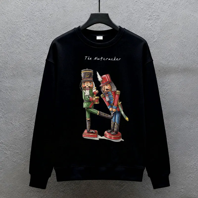 Рождественский свитшот «Щелкунчик», толстовка с капюшоном для папы, мужа, праздника, забавного подарка «Щелкунчик», мужская забавная рубашка, наступательный пуловер
Рождественский свитшот «Щелкунчик», толстовка с капюшоном для папы, мужа, праздника, забавного подарка «Щелкунчик», мужская забавная рубашка, наступательный пуловер