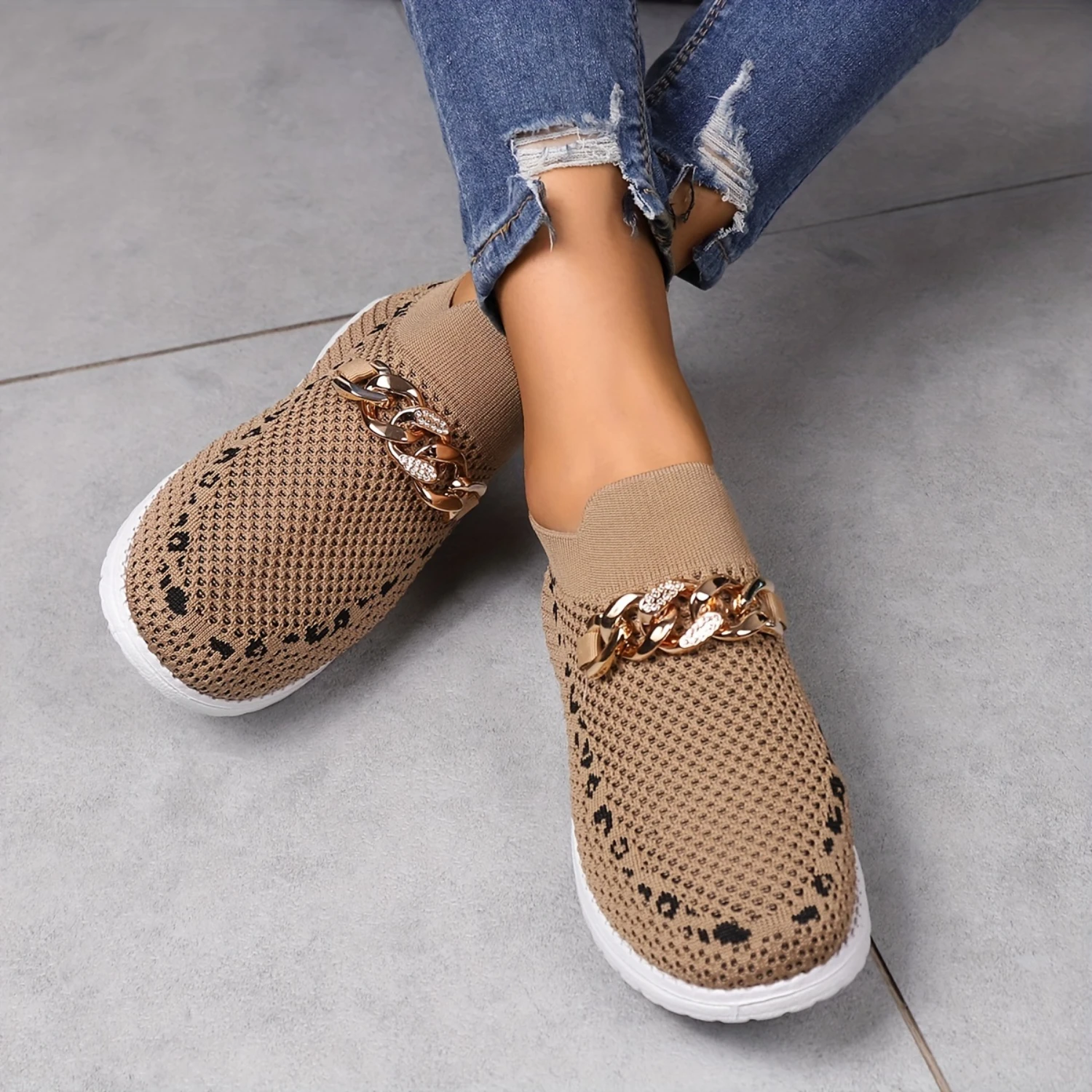 Chic Lightweight Sneakers for Women Breathable All-Season Walking Shoes with Mesh & Chain Decor
Chic Lightweight Sneakers for Women Breathable All-Season Walking Shoes with Mesh & Chain Decor