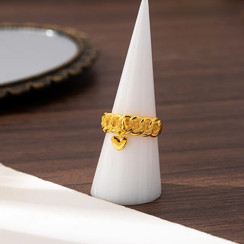 Новое роскошное ажурное кольцо из песочного золота с переплетающимися элементами, кольцо-сердце с кисточкой, женское простое элегантное ювелирное украшение, модный аксессуар
Новое роскошное ажурное кольцо из песочного золота с переплетающимися элементами, кольцо-сердце с кисточкой, женское простое элегантное ювелирное украшение, модный аксессуар