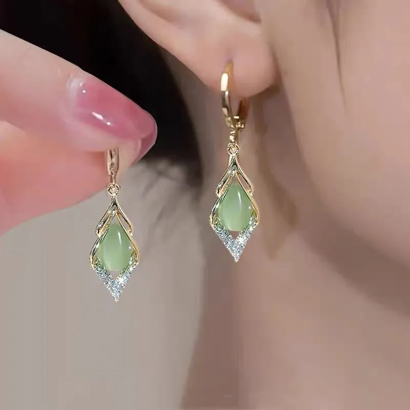 2025 Korean Wave New Cat Eye Stone Earrings Fashion Water Drop Design Light Luxury Style Women's Accessories Jewelry Gifts
2025 Korean Wave New Cat Eye Stone Earrings Fashion Water Drop Design Light Luxury Style Women's Accessories Jewelry Gifts