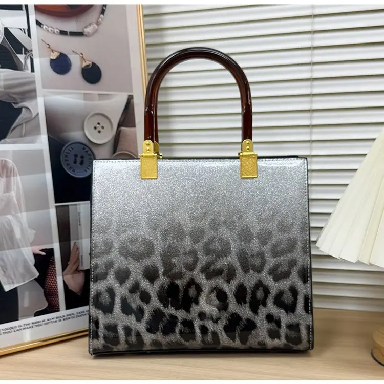 Женская модная большая сумка 2025 года, многосторонняя сумка через плечо из натуральной кожи, винтажная стеганая сумка большой вместимости
Женская модная большая сумка 2025 года, многосторонняя сумка через плечо из натуральной кожи, винтажная стеганая сумка большой вместимости