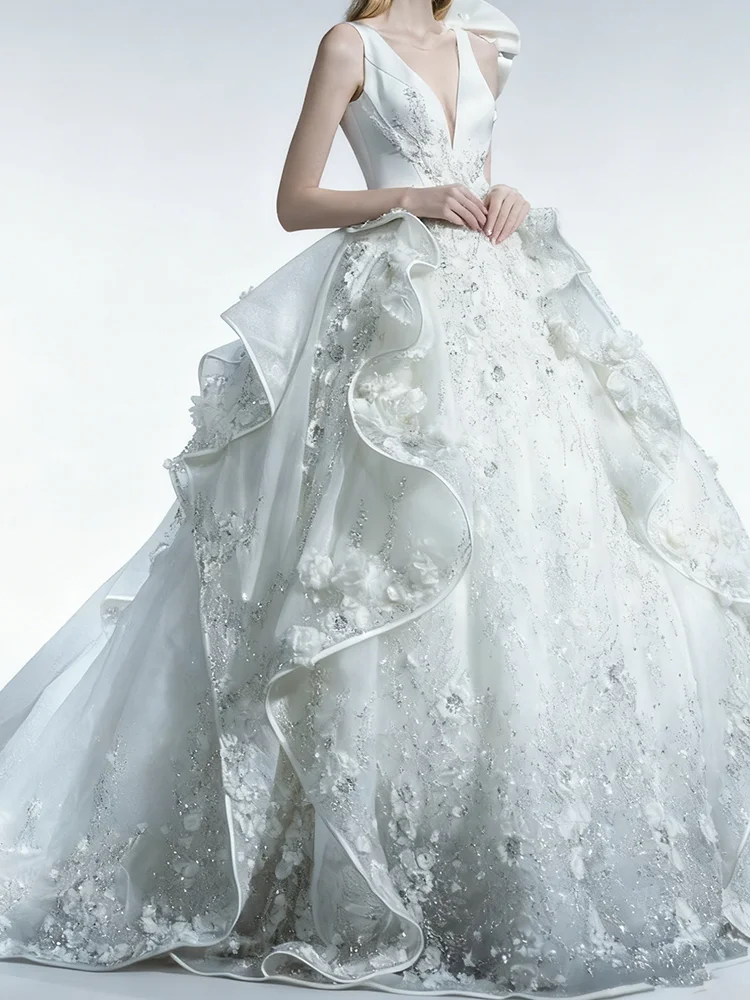 Luxury V-Neck Appliquins Sleeveless Beading Ruffles Ball Gown Bride Wedding Dresses Bridal Gowns Customized
Luxury V-Neck Appliquins Sleeveless Beading Ruffles Ball Gown Bride Wedding Dresses Bridal Gowns Customized