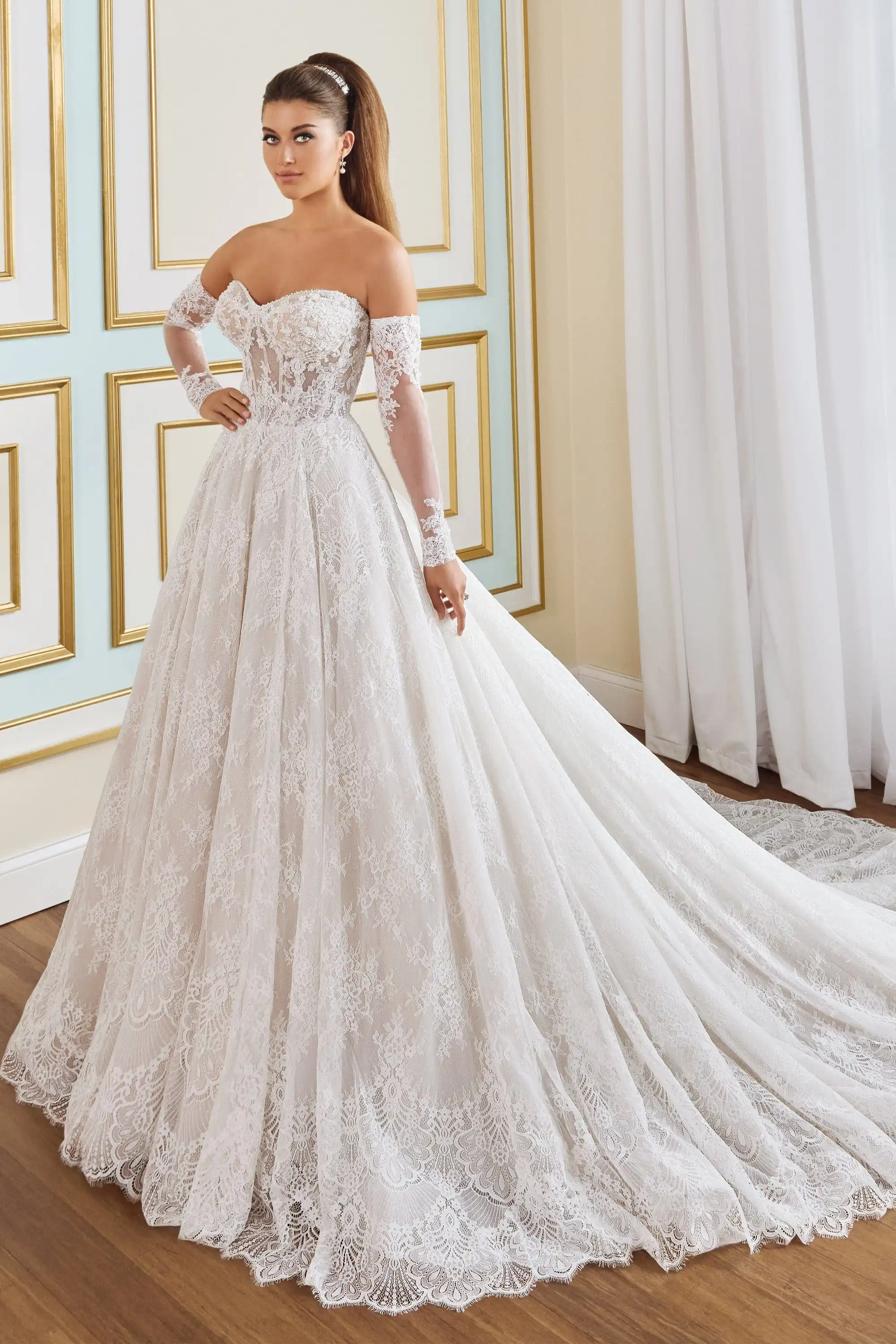 Luxurious A Line Wedding Dresses Off Shoulder Lace Long Sleeves Bridal Gowns Sexy Long Train Customized Vestidos De Mariee
Luxurious A Line Wedding Dresses Off Shoulder Lace Long Sleeves Bridal Gowns Sexy Long Train Customized Vestidos De Mariee